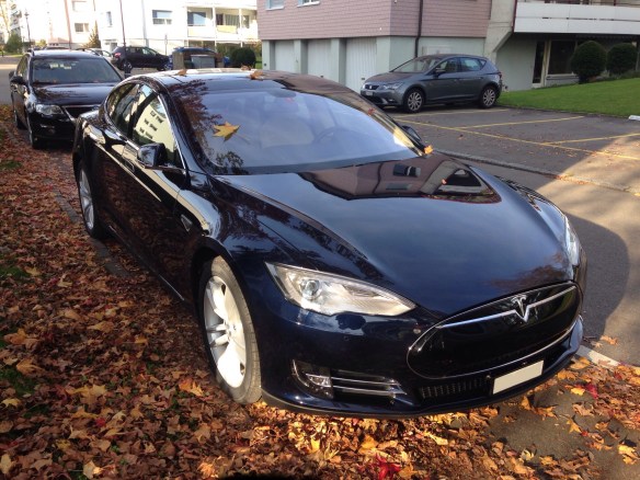 Tesla_Motors_black_Model_S_In_Switzerland_2014